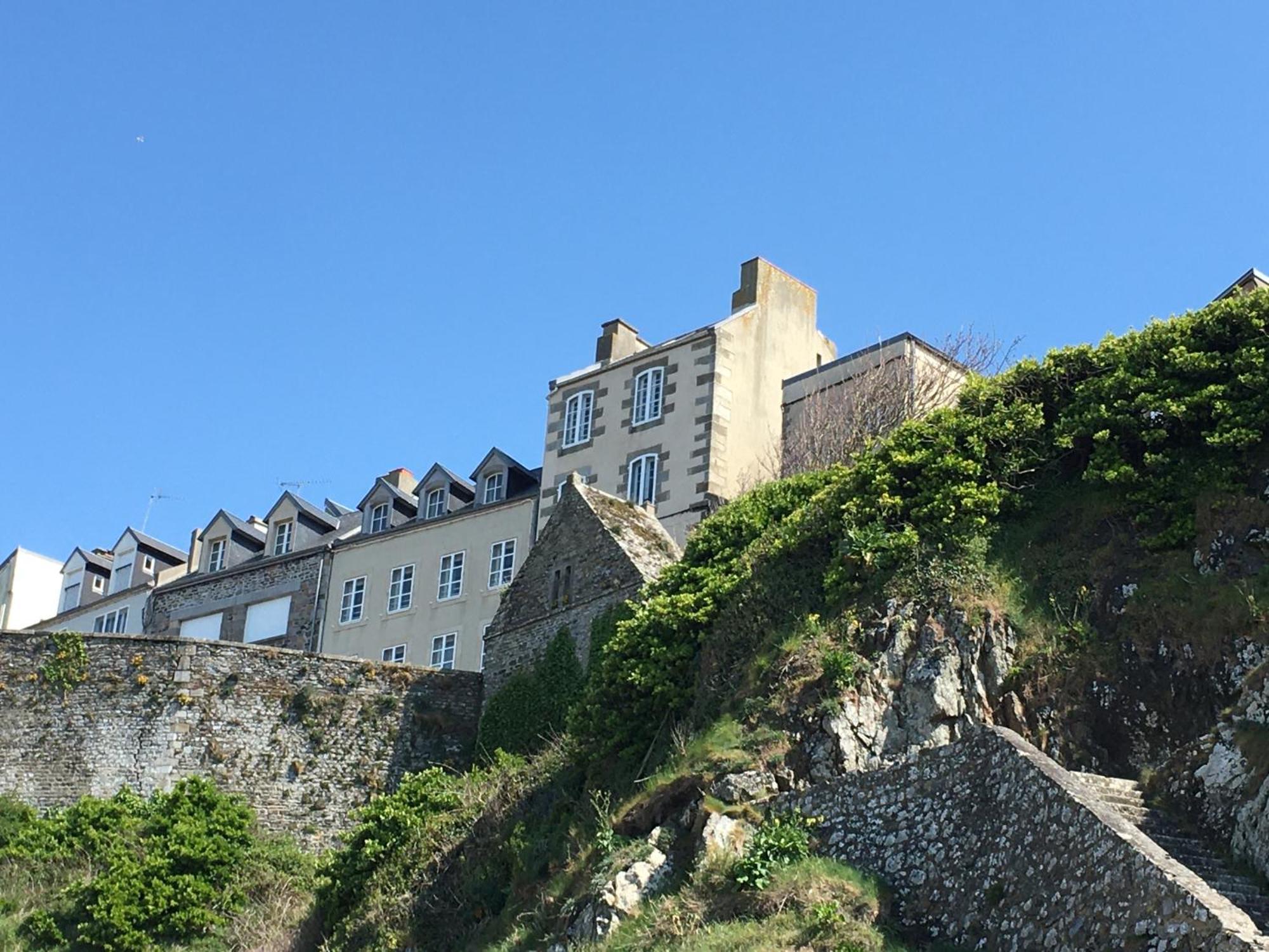 Maisonnette De Charme Avec Cour Privative Haute-Ville Granville Exterior foto
